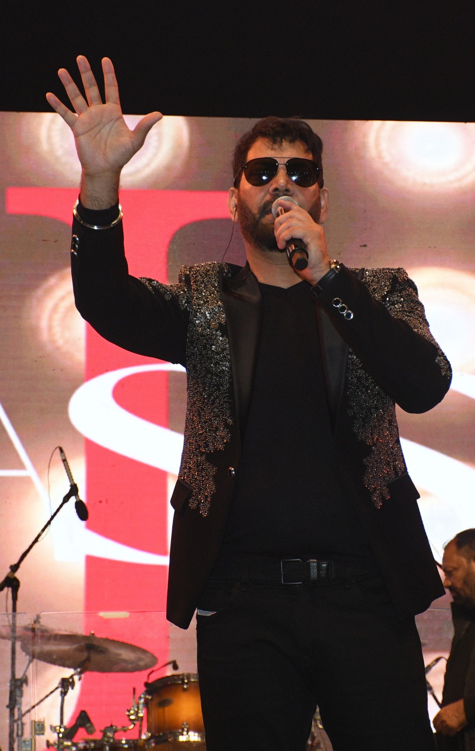 जस्सी के गीतों पर झूम के नाचे लखनवी