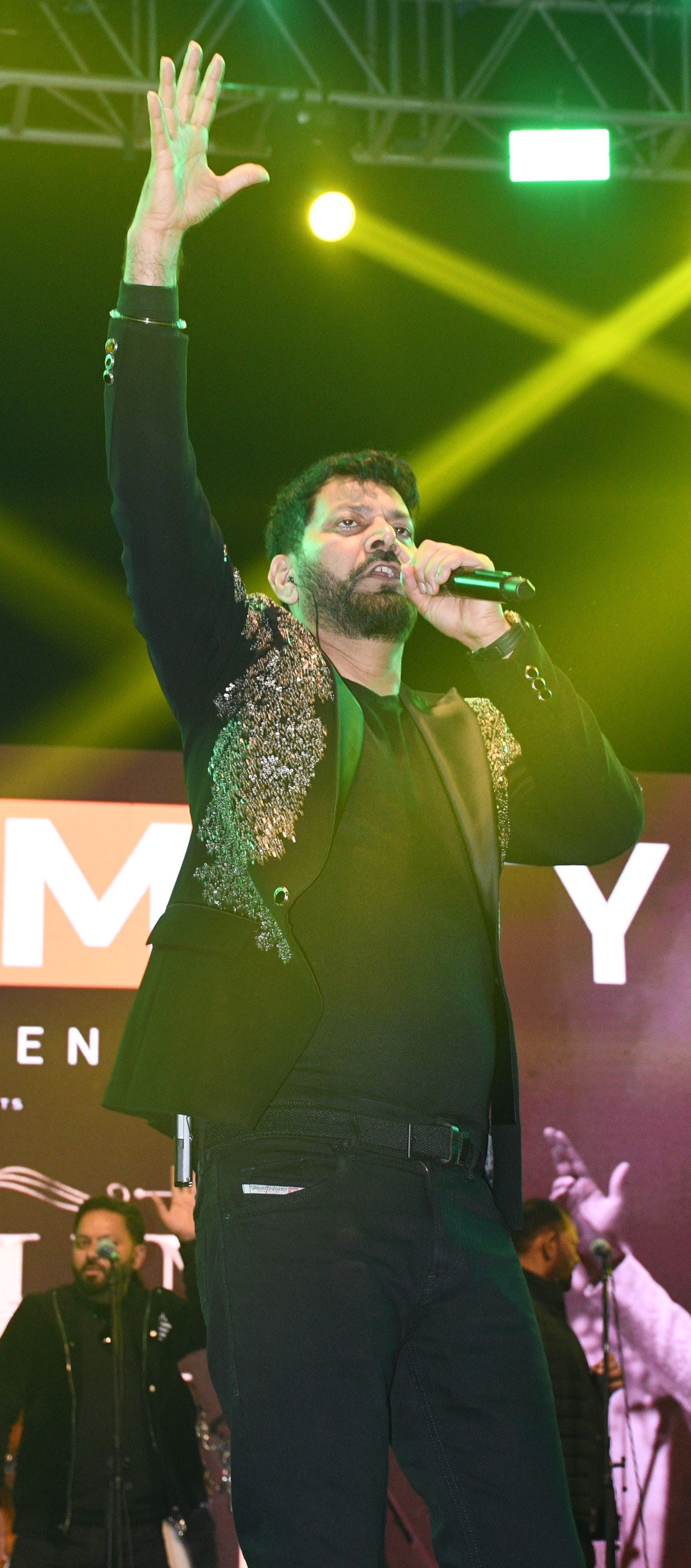 जस्सी के गीतों पर झूम के नाचे लखनवी