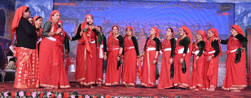 सरोजनीनगर के विधायक डाॅ. राजेश्वर सिंह का फूलों की माला पहनकर किया स्वागत व सांस्कृतिक कार्यक्र