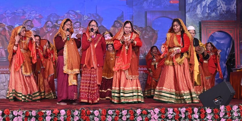 सरोजनीनगर के विधायक डाॅ. राजेश्वर सिंह का फूलों की माला पहनकर किया स्वागत व सांस्कृतिक कार्यक्र