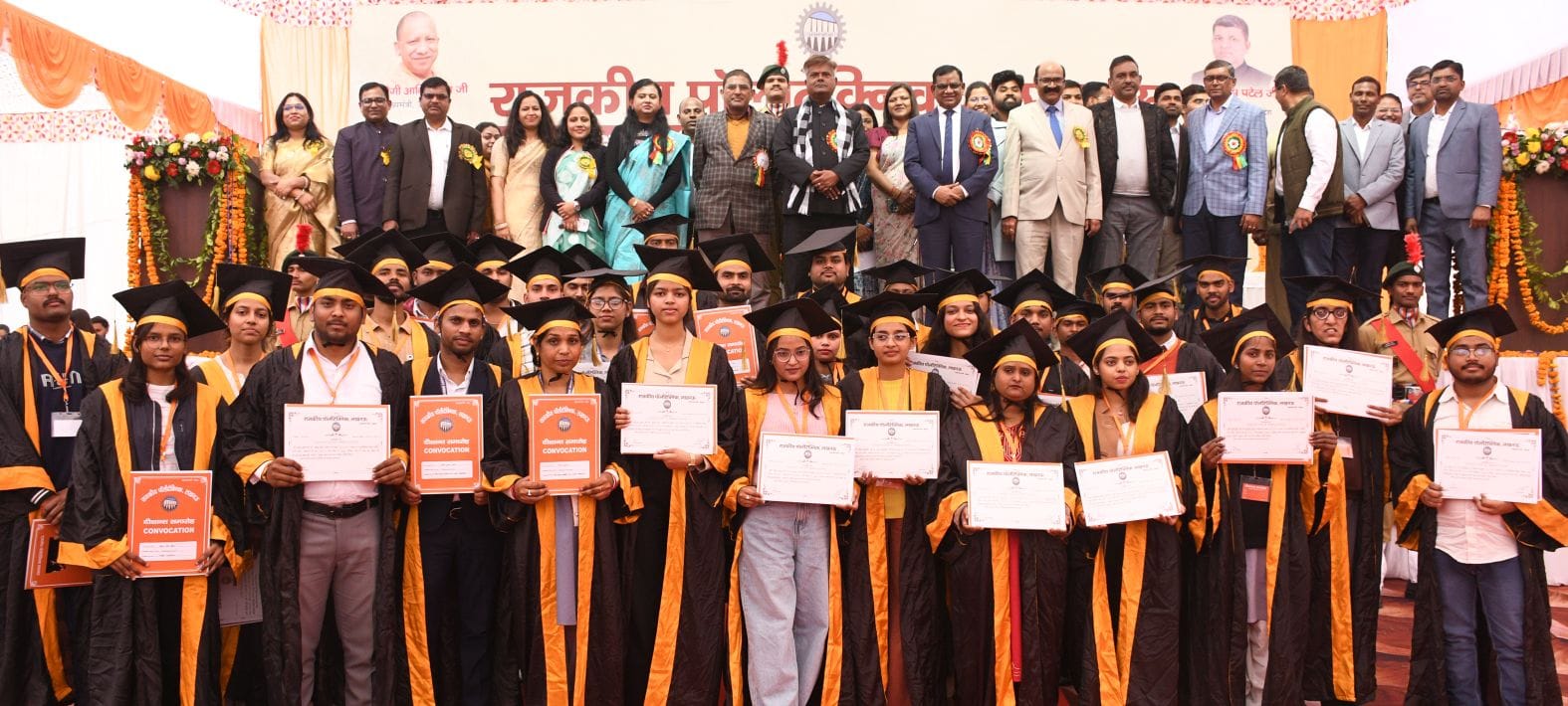 दीक्षांत समारोह में मेडल व प्रमाणपत्र देकर सम्मानित किया गया। दीक्षांत समारोह में मेडल व प्रमाणपत्र देकर सम्मानित किया गया।