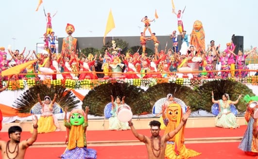 उत्तर प्रदेश दिवस के अवसर पर राष्ट्र प्रेरणा स्थल पर संस्कृति विभाग की ओर से आयोजित सांस्कृतिक 