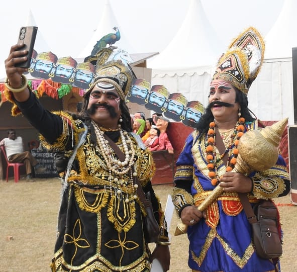 उत्तर प्रदेश दिवस के अवसर पर राष्ट्र प्रेरणा स्थल पर संस्कृति विभाग की ओर से आयोजित सांस्कृतिक 