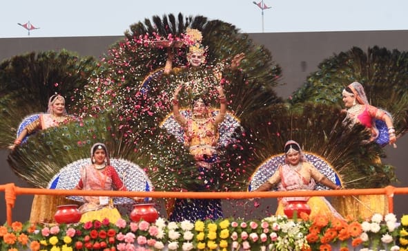 उत्तर प्रदेश दिवस के अवसर पर राष्ट्र प्रेरणा स्थल पर संस्कृति विभाग की ओर से आयोजित सांस्कृतिक 