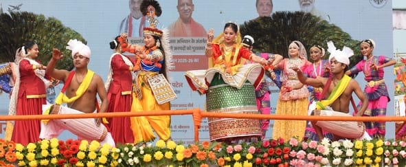 उत्तर प्रदेश दिवस के अवसर पर राष्ट्र प्रेरणा स्थल पर संस्कृति विभाग की ओर से आयोजित सांस्कृतिक 