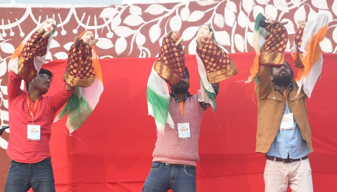 उत्तर प्रदेश दिवस के अवसर पर राष्ट्र प्रेरणा स्थल पर संस्कृति विभाग की ओर से आयोजित सांस्कृतिक 