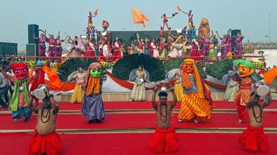 उत्तर प्रदेश दिवस के अवसर पर राष्ट्र प्रेरणा स्थल पर संस्कृति विभाग की ओर से आयोजित सांस्कृतिक 