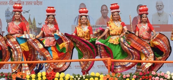 उत्तर प्रदेश दिवस के अवसर पर राष्ट्र प्रेरणा स्थल पर संस्कृति विभाग की ओर से आयोजित सांस्कृतिक 