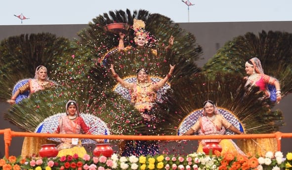 उत्तर प्रदेश दिवस के अवसर पर राष्ट्र प्रेरणा स्थल पर संस्कृति विभाग की ओर से आयोजित सांस्कृतिक 