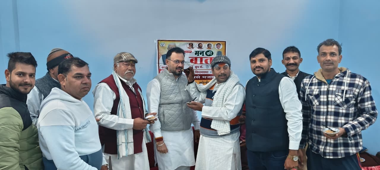 फोटो 02: सोनीपत के गोहाना सब्जी मंडी में महायज्ञ के दौरान आहुति डालते सहकारिता मंत्री डॉ. अरविं