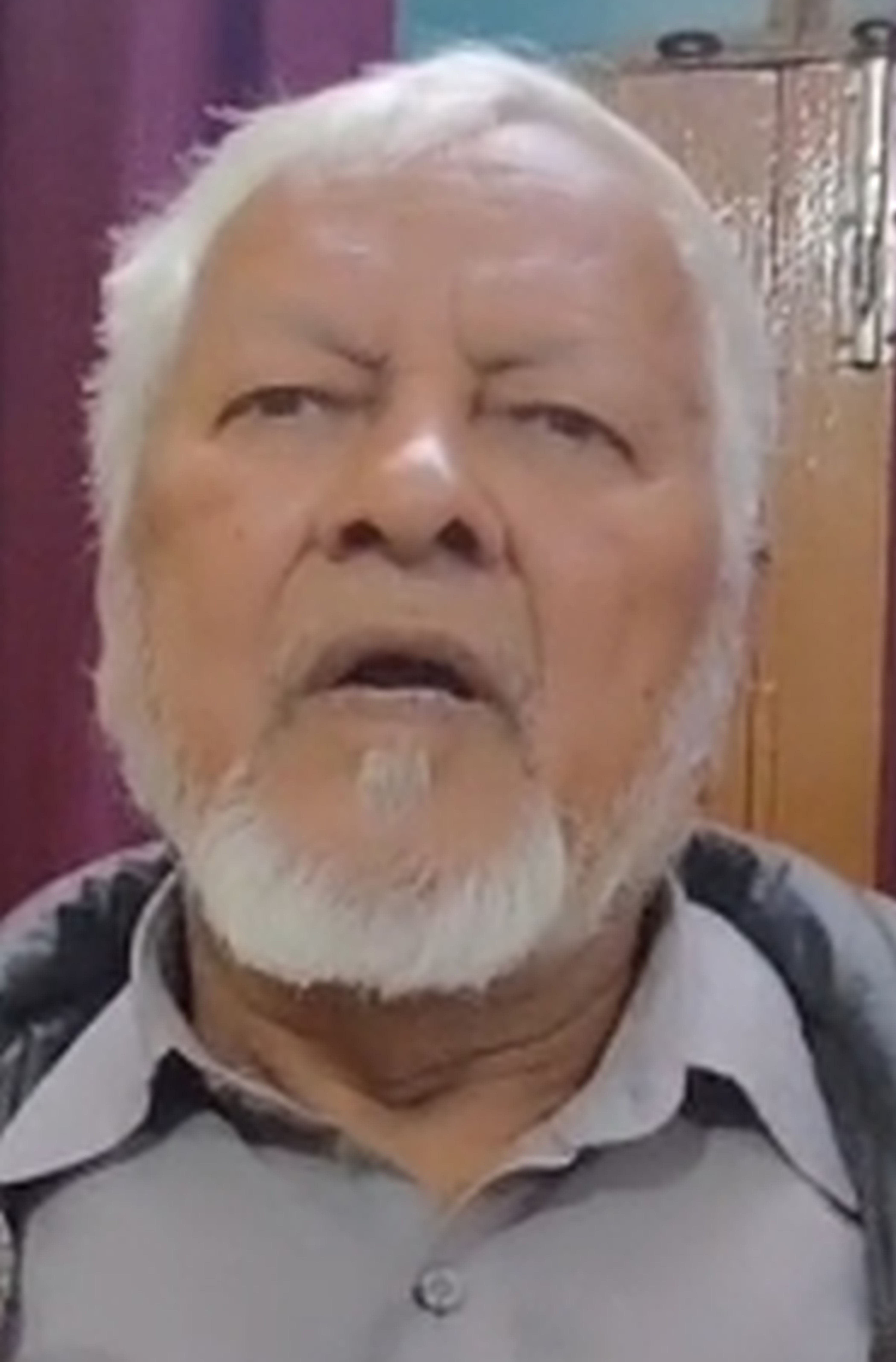 फोटो-34-मस्जिद में नमाज पढ़ते लोग। वीडियो ग्रैब