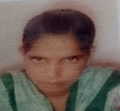 घटना की जानाकरी देते गायत्री के परिजन। संवाद