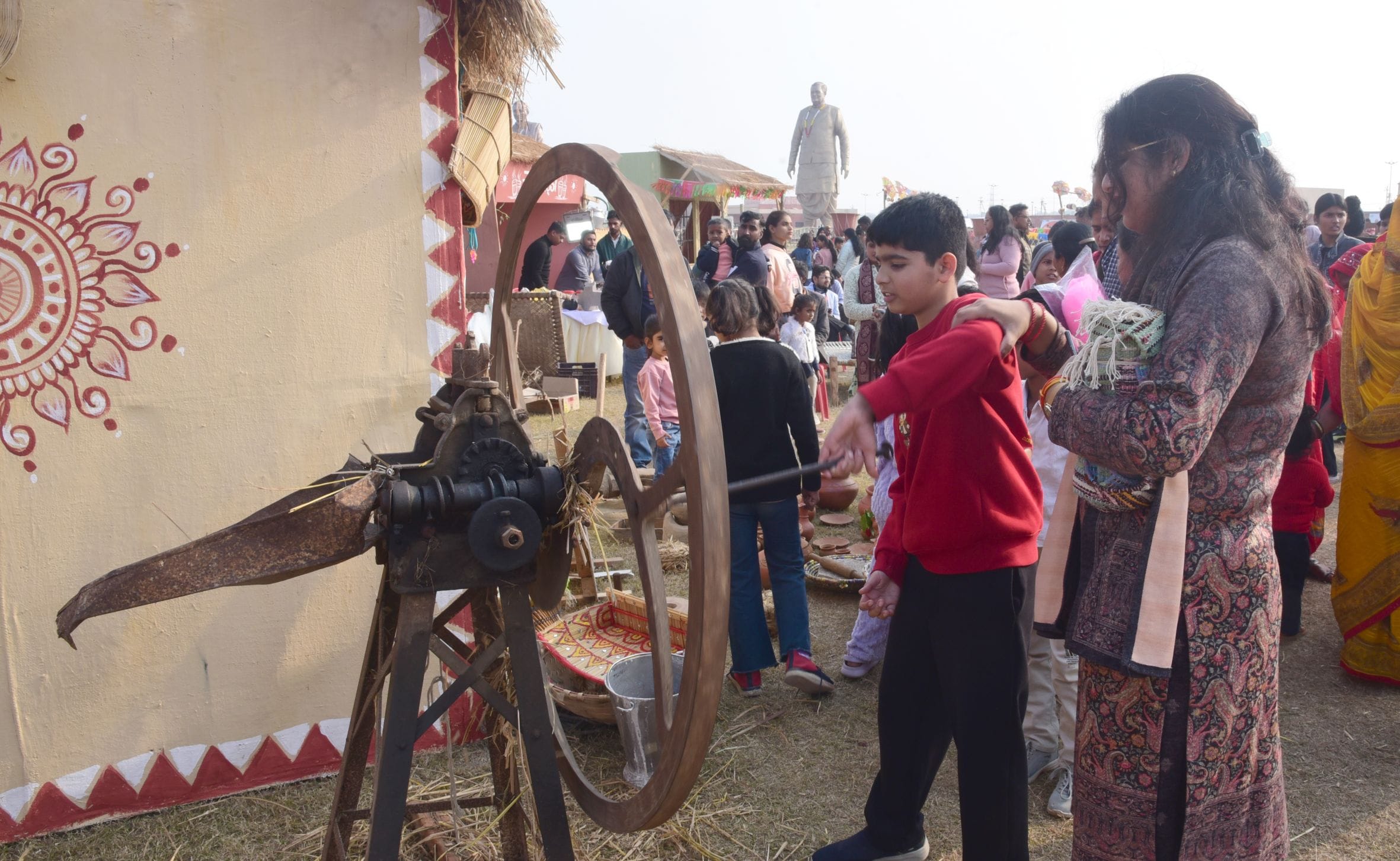 हजरतगंज स्थित लोरेटो कॉन्वेंट कॉलेज का परिसर रविवार को यादों और मुस्कानों से गुलजार हो उठा।