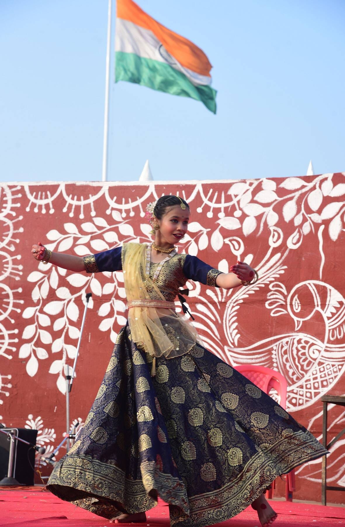 नुक्कड़ नाटकों और कठपुतली नृत्य ने माहौल को बनाए रखा जीवंत