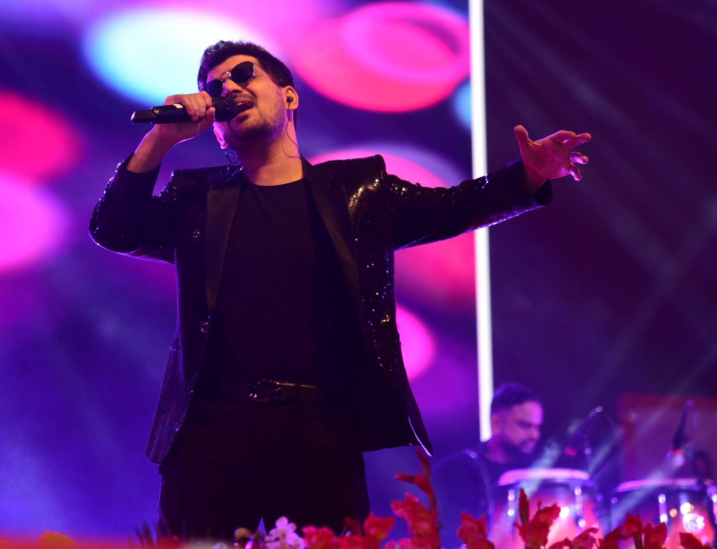 नुक्कड़ नाटकों और कठपुतली नृत्य ने माहौल को बनाए रखा जीवंत