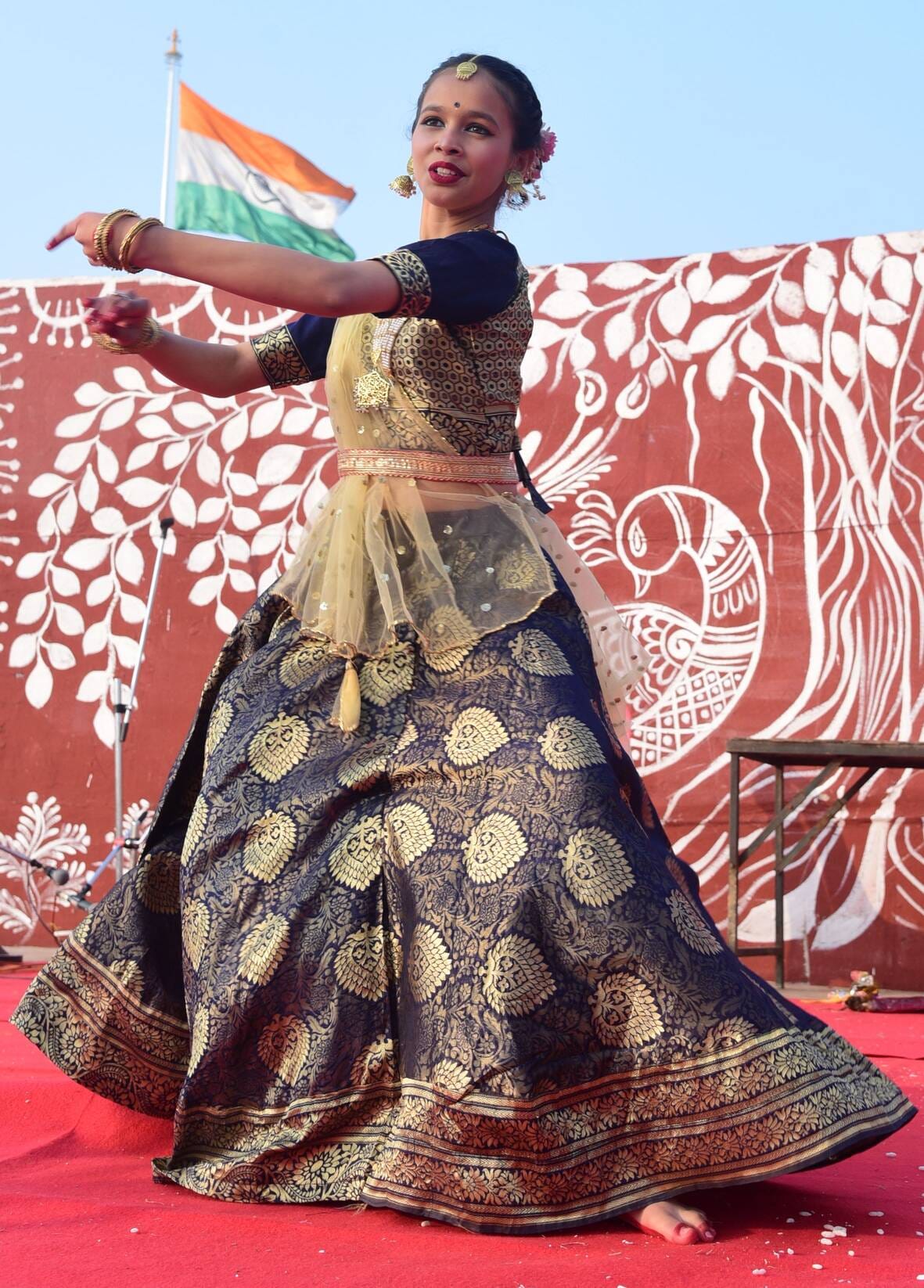 नुक्कड़ नाटकों और कठपुतली नृत्य ने माहौल को बनाए रखा जीवंत