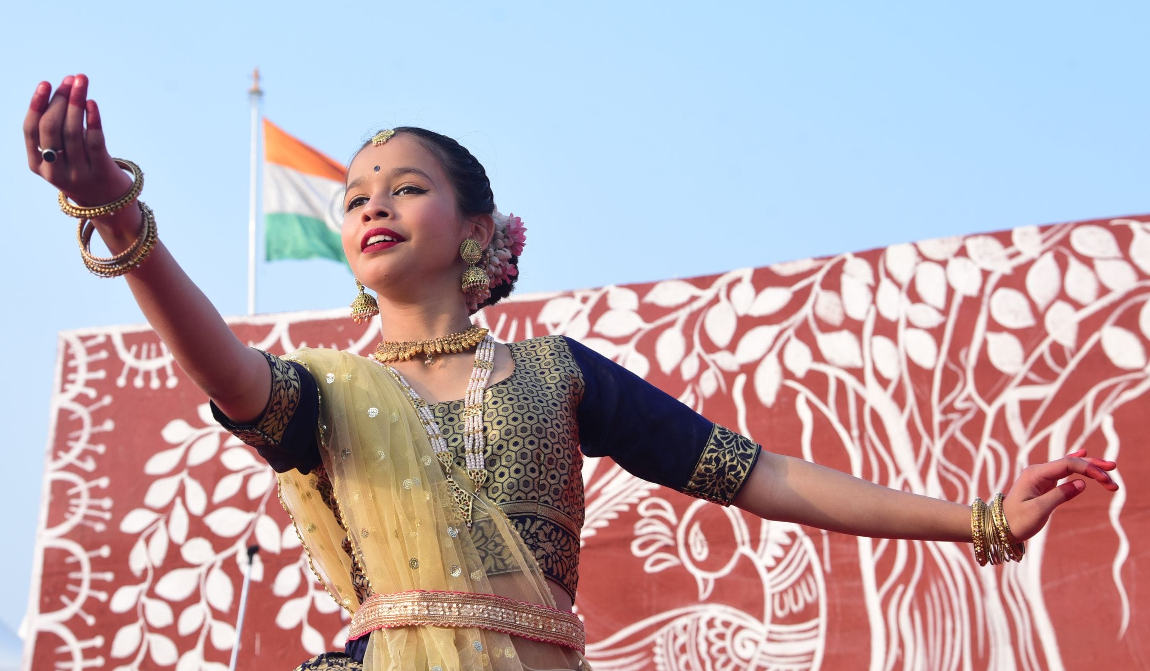 नुक्कड़ नाटकों और कठपुतली नृत्य ने माहौल को बनाए रखा जीवंत