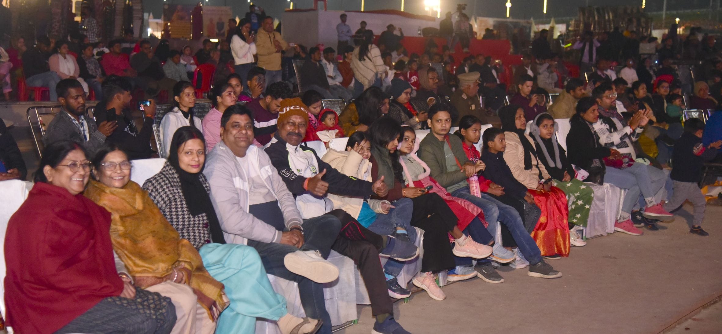 नुक्कड़ नाटकों और कठपुतली नृत्य ने माहौल को बनाए रखा जीवंत