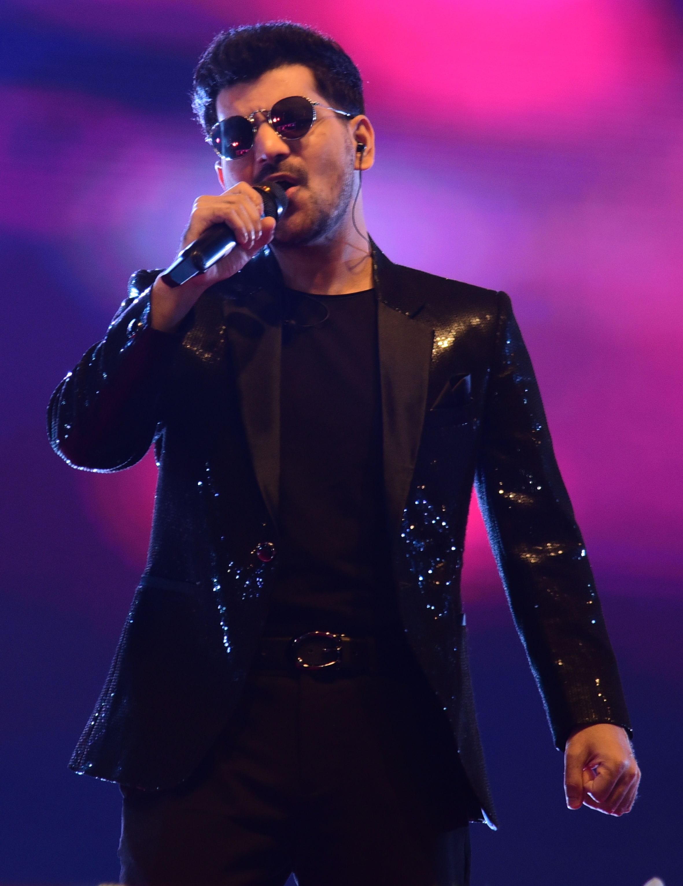 नुक्कड़ नाटकों और कठपुतली नृत्य ने माहौल को बनाए रखा जीवंत