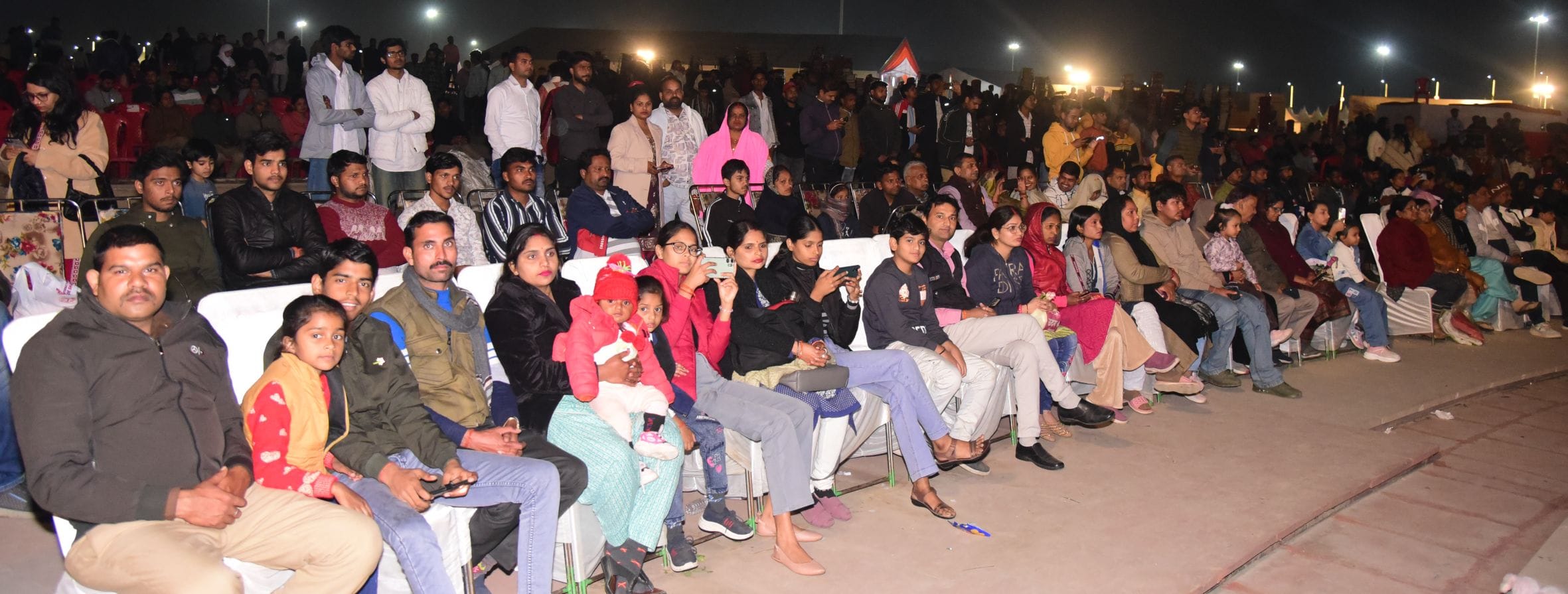 नुक्कड़ नाटकों और कठपुतली नृत्य ने माहौल को बनाए रखा जीवंत