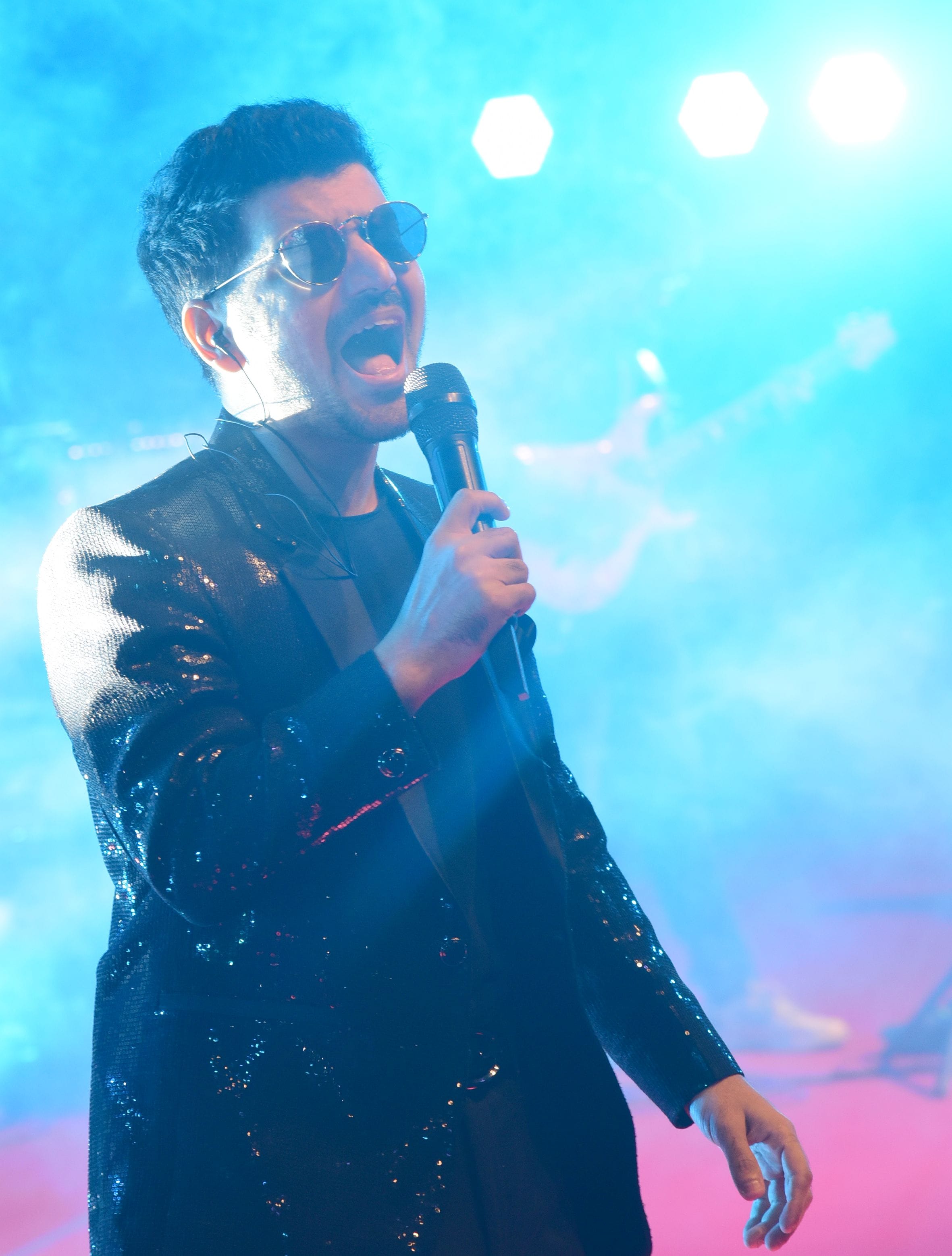 नुक्कड़ नाटकों और कठपुतली नृत्य ने माहौल को बनाए रखा जीवंत