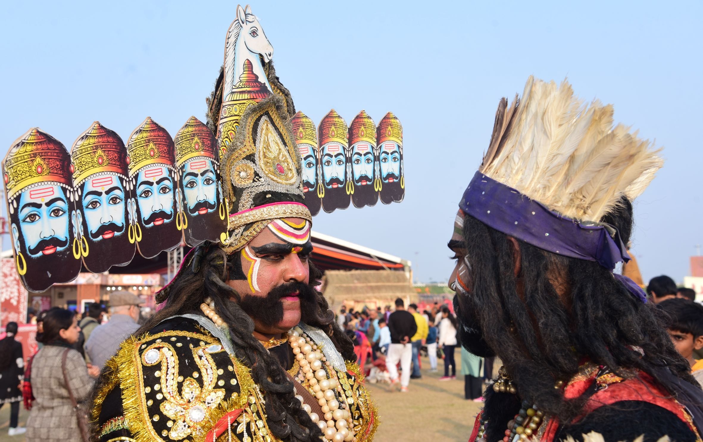 नुक्कड़ नाटकों और कठपुतली नृत्य ने माहौल को बनाए रखा जीवंत