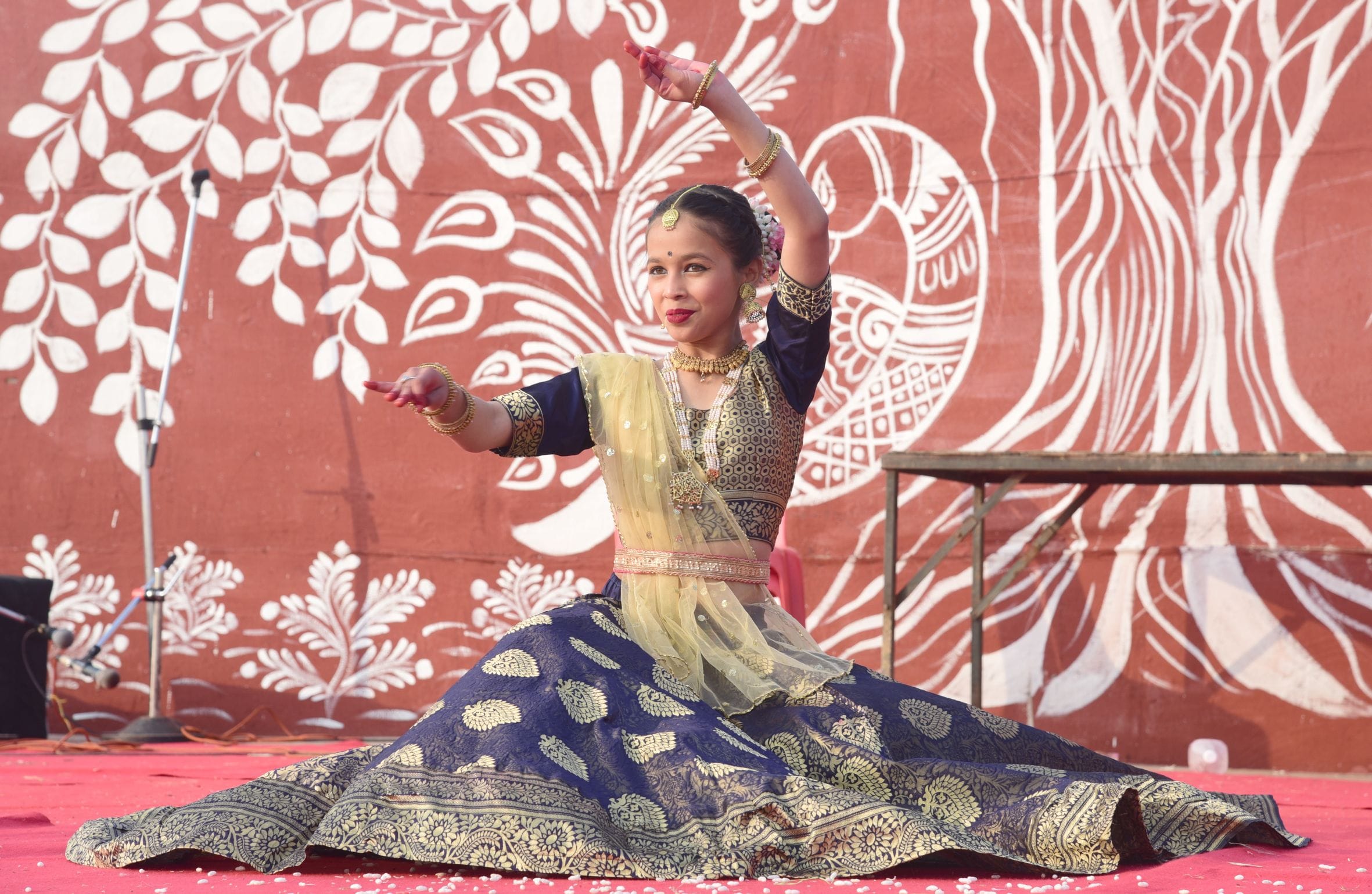 नुक्कड़ नाटकों और कठपुतली नृत्य ने माहौल को बनाए रखा जीवंत