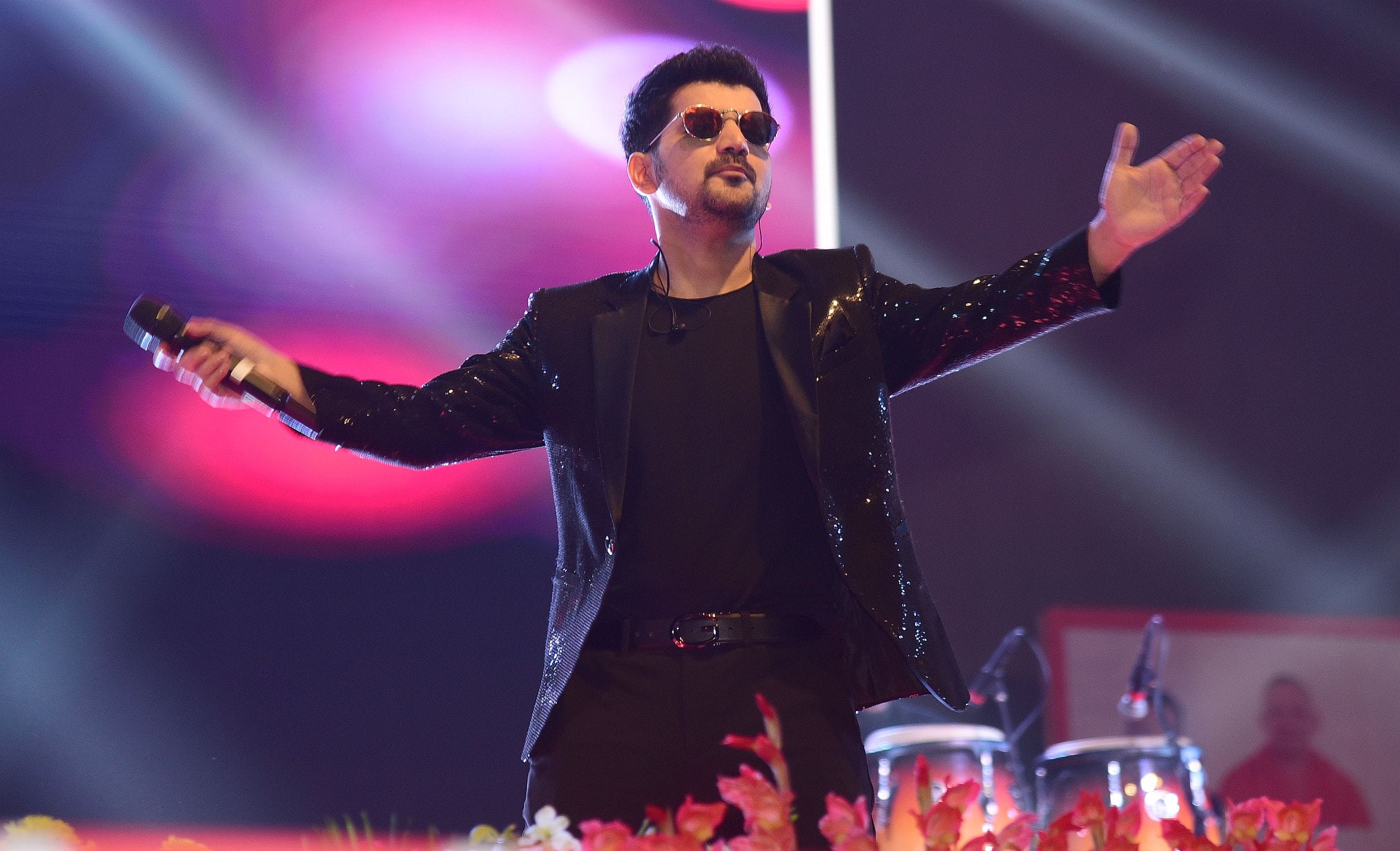 नुक्कड़ नाटकों और कठपुतली नृत्य ने माहौल को बनाए रखा जीवंत