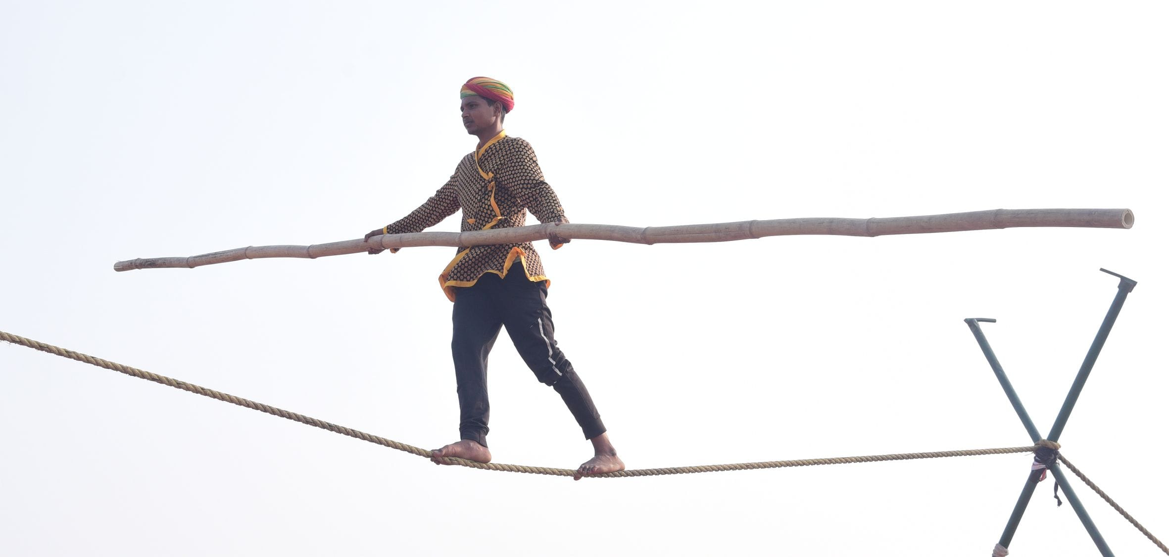 नुक्कड़ नाटकों और कठपुतली नृत्य ने माहौल को बनाए रखा जीवंत