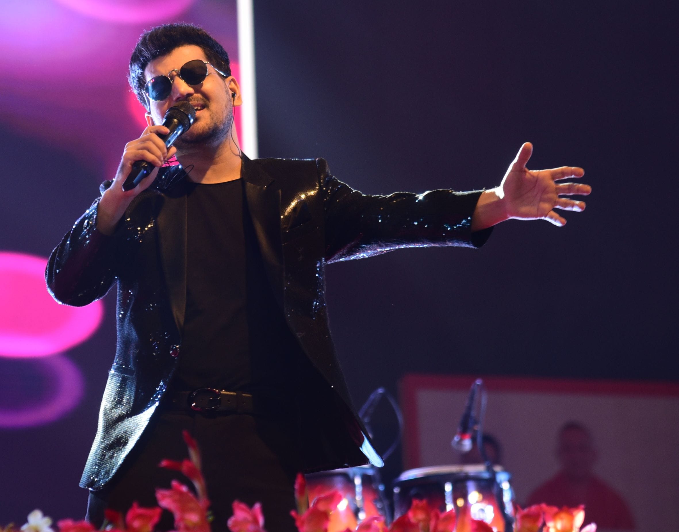 नुक्कड़ नाटकों और कठपुतली नृत्य ने माहौल को बनाए रखा जीवंत