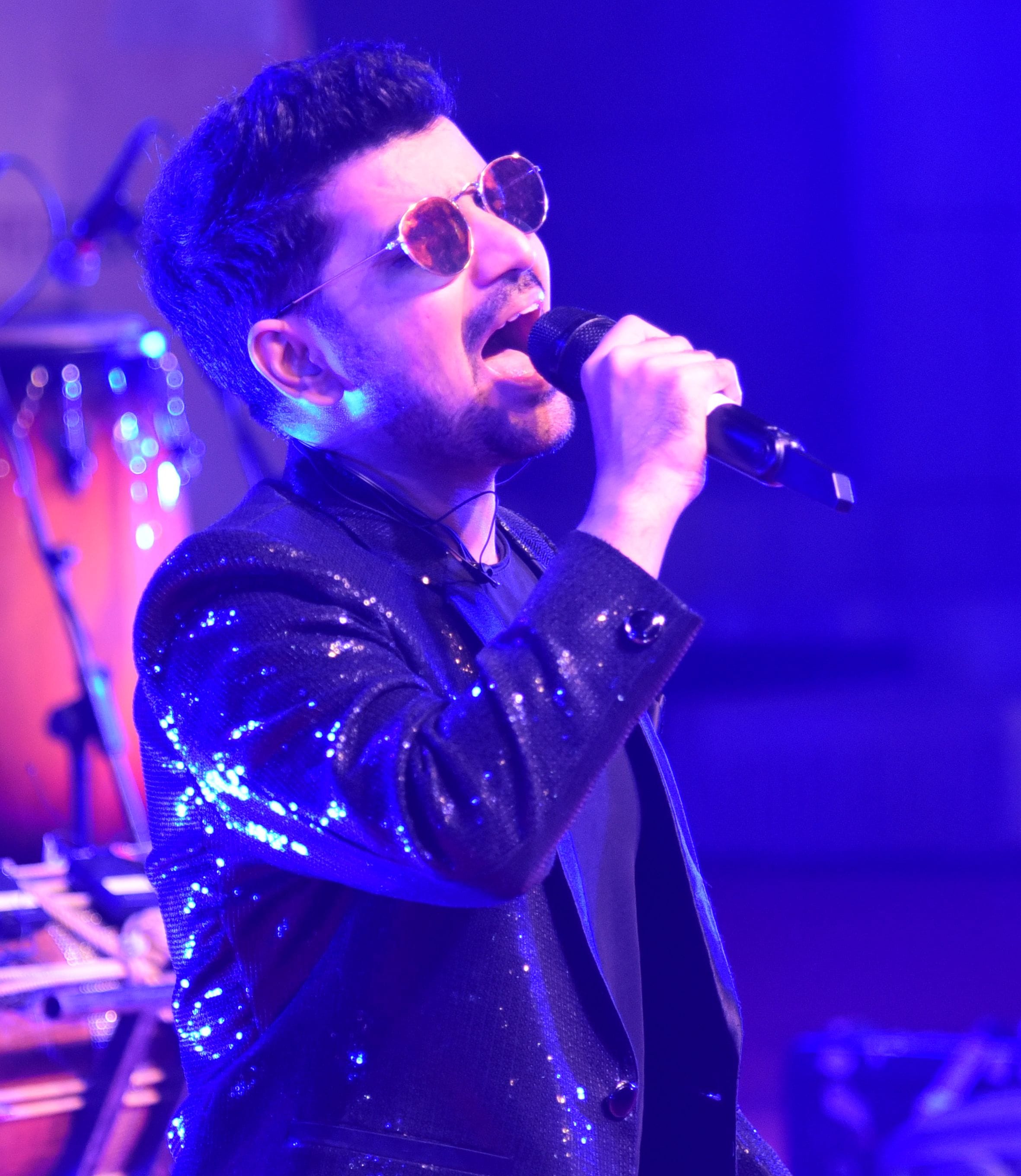 नुक्कड़ नाटकों और कठपुतली नृत्य ने माहौल को बनाए रखा जीवंत