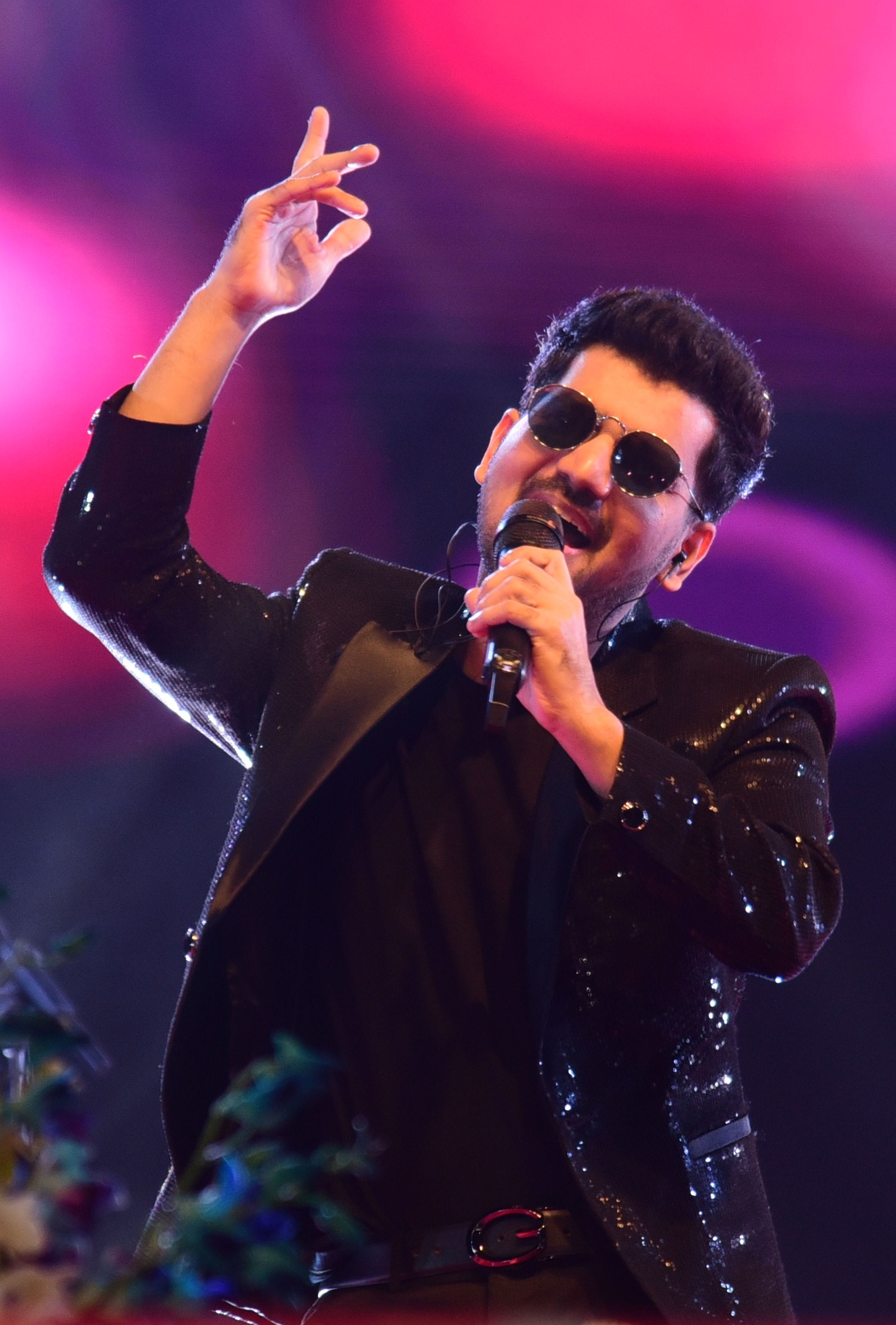 नुक्कड़ नाटकों और कठपुतली नृत्य ने माहौल को बनाए रखा जीवंत