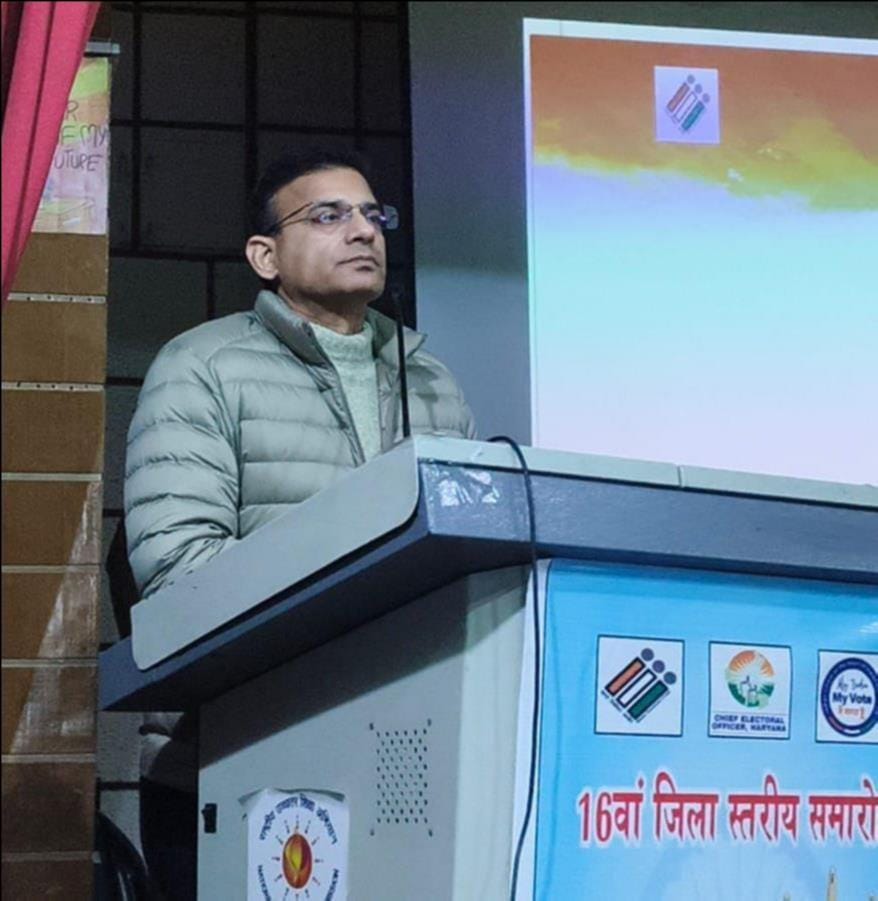 प्रस्तुति देने के लिए पहुंची डीएवी गर्ल्स कॉलेज की छात्राएं। संवाद