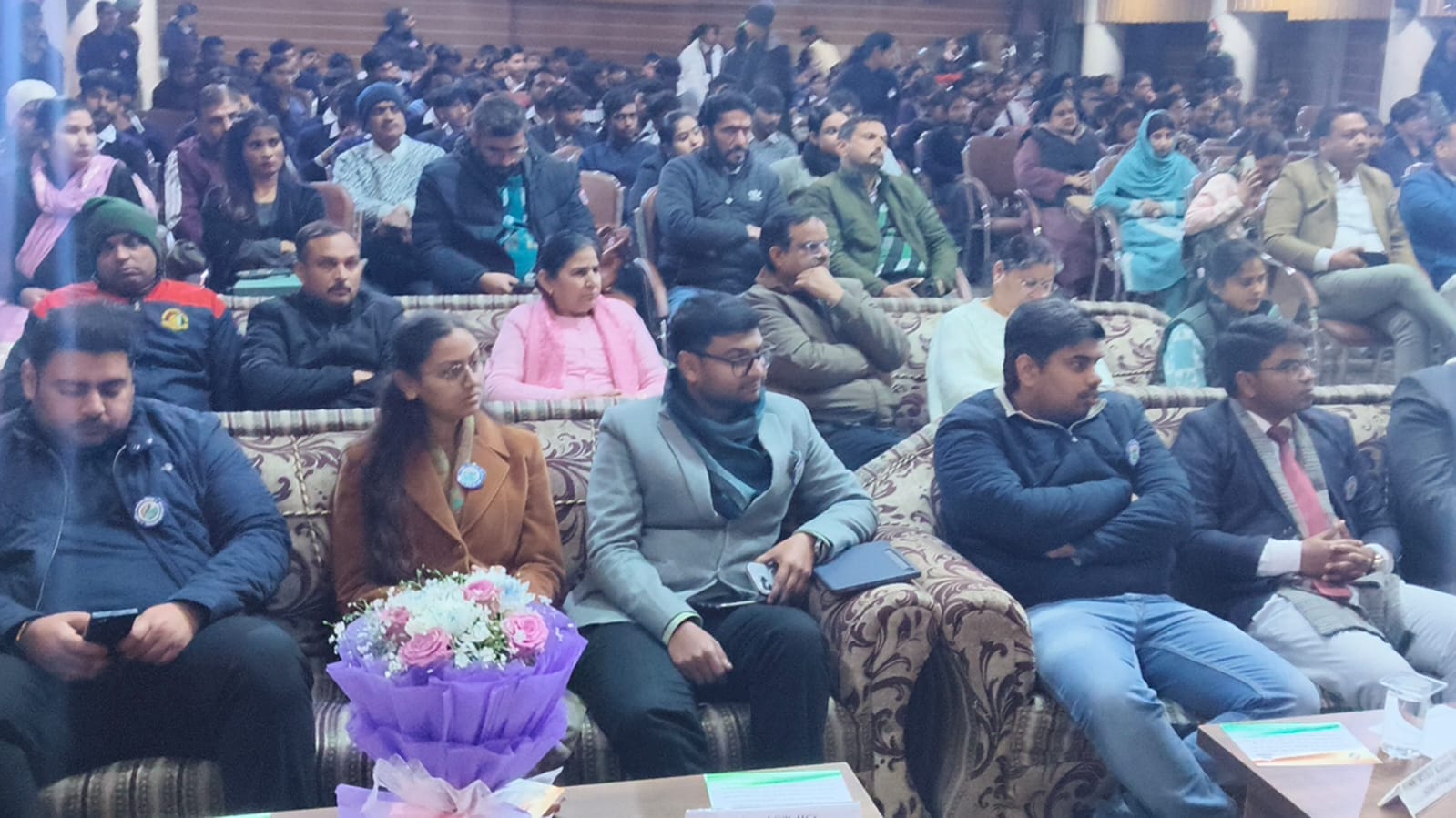 प्रस्तुति देने के लिए पहुंची डीएवी गर्ल्स कॉलेज की छात्राएं। संवाद