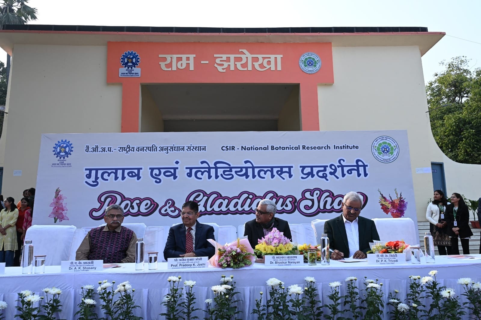 राष्ट्रीय वनस्पति अनुसंधान संस्थान के बॉटैनिकल गार्डन में आयोजित गुलाब व ग्लैडियोलस प्रदर्शनी म