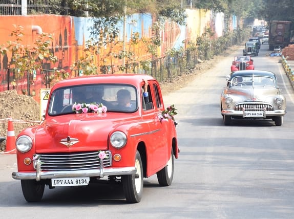 वर्ल्ड वार टू और फिल्मों का हिस्सा रहीं विंटेज कारों ने बिखेरा जलवा