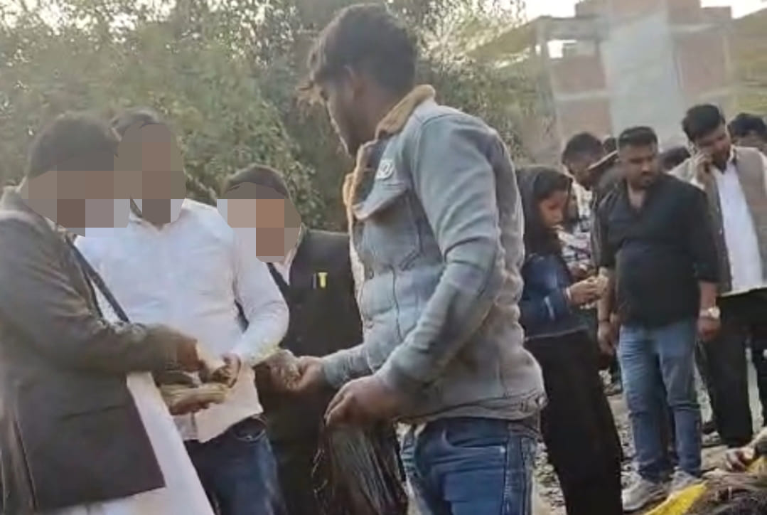 वायरल वीडियो की फुटेज। 