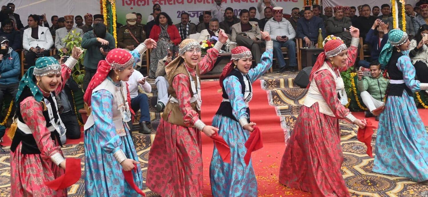 ढालपुर में 77वें गणतंत्र दिवस के अवसर पर शिक्षा मंत्री रोहित ठाकुर ने ऐतिहासिक ढालपुर मैदान में