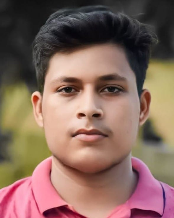 फोटो-25-बलरामपुर के टेढ़ी बाजार मोहल्ले में एसआईआर को लेकर चर्चा करते लोग।-संवाद