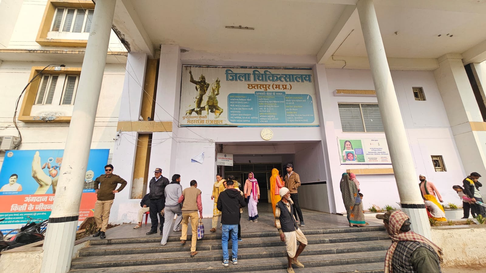 गणतंत्र दिवस पर झंडा वादन करने स्कूल जा रही छात्रा को तेज रफ्तार स्कूल वैन ने कुचला हुई मौत।