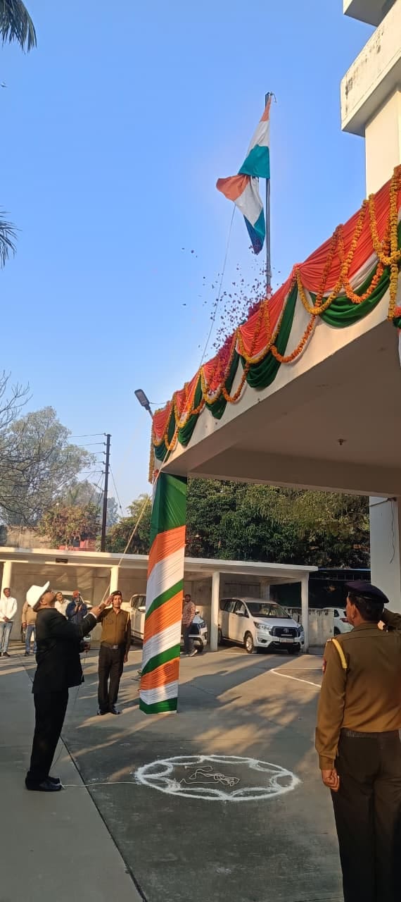 पीवीवीएनएल में मुख्यालय ऊर्जा भवन में गणतंत्र दिवस मनाया गया। स्रोत : पीवीवीएनएल। पीवीवीएनएल में मुख्यालय ऊर्जा भवन में गणतंत्र दिवस मनाया गया। स्रोत : पीवीवीएनएल।