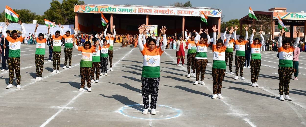 27jjrp31- रोडवेज वर्कशॉप में आयोजित जिला स्तरीय गणतंत्र दिवस समारोह में परेड की सलामी लेते मुख्