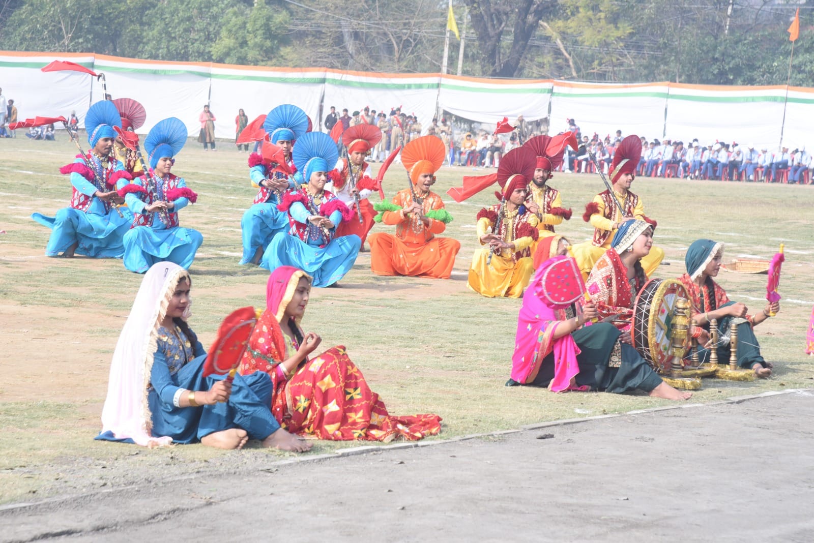 77वें गणतंत्र दिवस पर रंग बिरंगी लाइट से जगमग अंबाला छावनी का शहीदी स्मारक। फोटो: संदीप कुमार