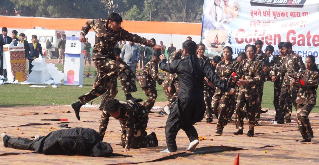 बागपत पुलिस लाइन में गणतंत्र दिवस पर परेड करते पुलिसकर्मी। संवाद बागपत पुलिस लाइन में गणतंत्र दिवस पर परेड करते पुलिसकर्मी। संवाद