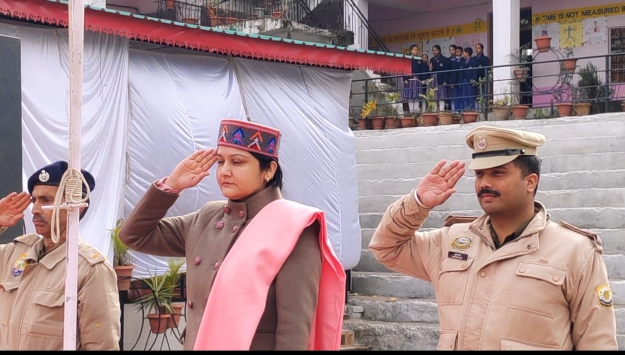 एचपीटीयू में गणतंत्र दिवस पर आयोजित कार्यक्रम के दौरान प्रस्तुति देते विद्यार्थी। स्रोत : विवि