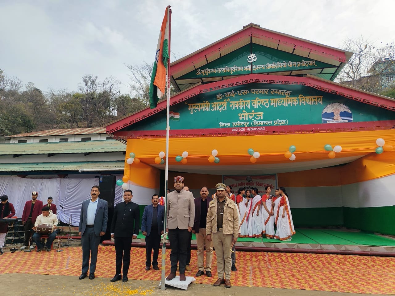 एचपीटीयू में गणतंत्र दिवस पर आयोजित कार्यक्रम के दौरान प्रस्तुति देते विद्यार्थी। स्रोत : विवि