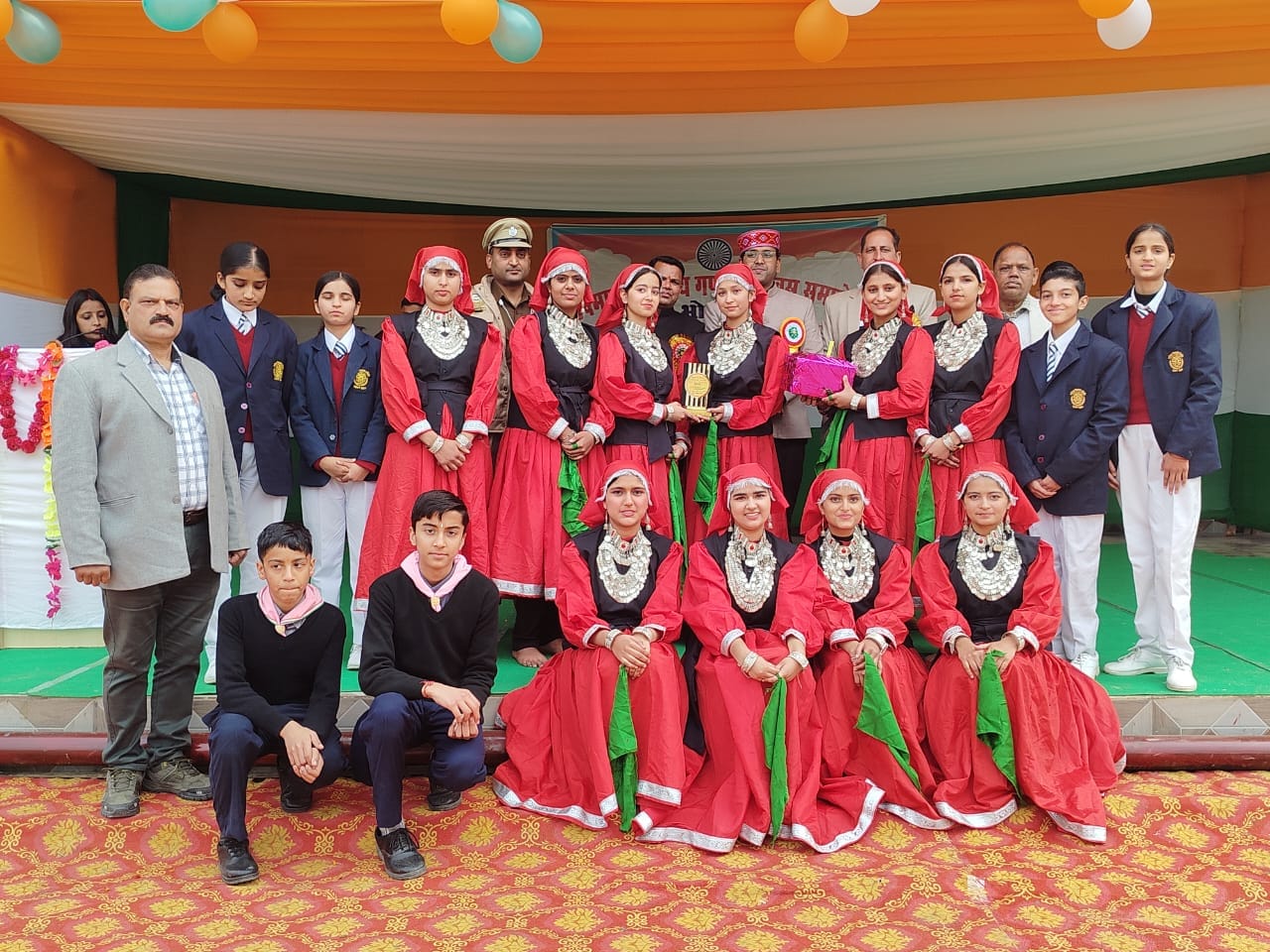 एचपीटीयू में गणतंत्र दिवस पर आयोजित कार्यक्रम के दौरान प्रस्तुति देते विद्यार्थी। स्रोत : विवि