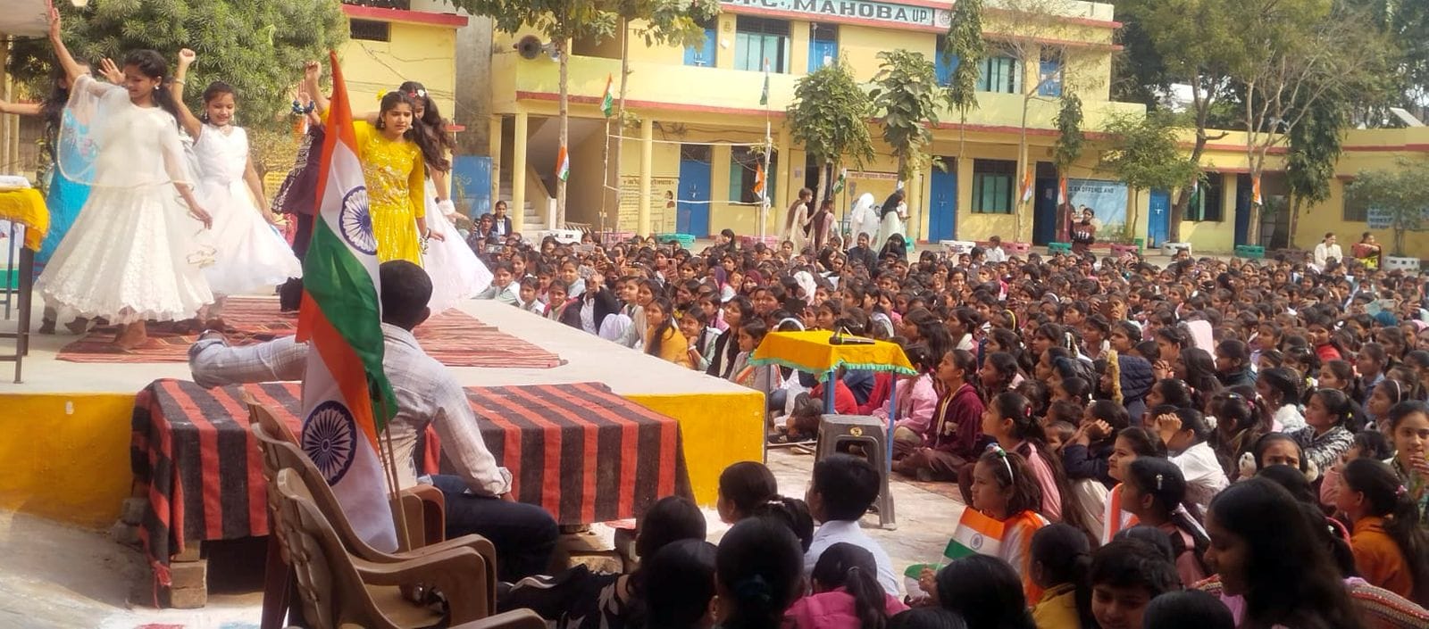 फोटो 27 एमएएचपी 10 परिचय-पुलिस लाइन में ऑपरेशन सिंदूर पर ये तो कश्मीर है गीत पर प्रस्तुति देते फोटो 27 एमएएचपी 10 परिचय-पुलिस लाइन में ऑपरेशन सिंदूर पर ये तो कश्मीर है गीत पर प्रस्तुति देते