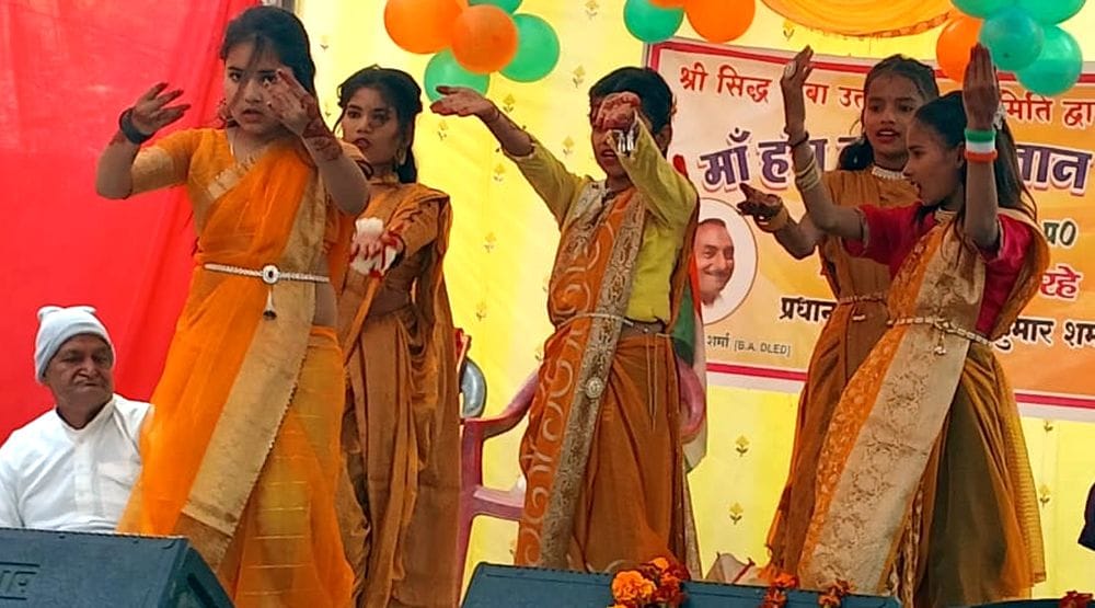 फोटो 27 एमएएचपी 10 परिचय-पुलिस लाइन में ऑपरेशन सिंदूर पर ये तो कश्मीर है गीत पर प्रस्तुति देते फोटो 27 एमएएचपी 10 परिचय-पुलिस लाइन में ऑपरेशन सिंदूर पर ये तो कश्मीर है गीत पर प्रस्तुति देते