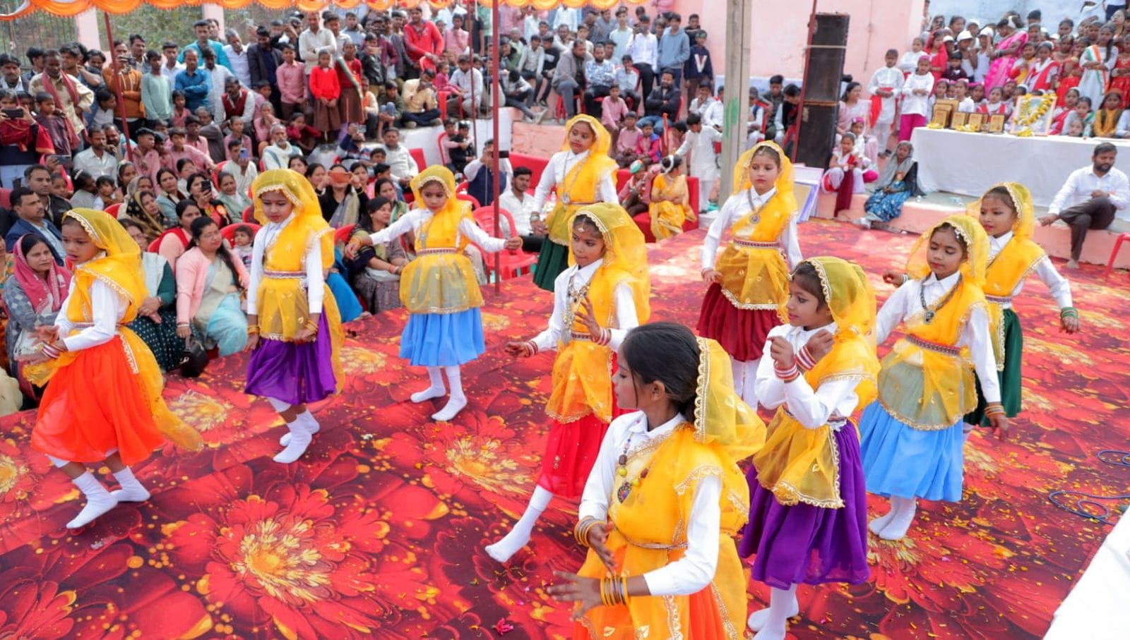 फोटो 27 एमएएचपी 10 परिचय-पुलिस लाइन में ऑपरेशन सिंदूर पर ये तो कश्मीर है गीत पर प्रस्तुति देते फोटो 27 एमएएचपी 10 परिचय-पुलिस लाइन में ऑपरेशन सिंदूर पर ये तो कश्मीर है गीत पर प्रस्तुति देते